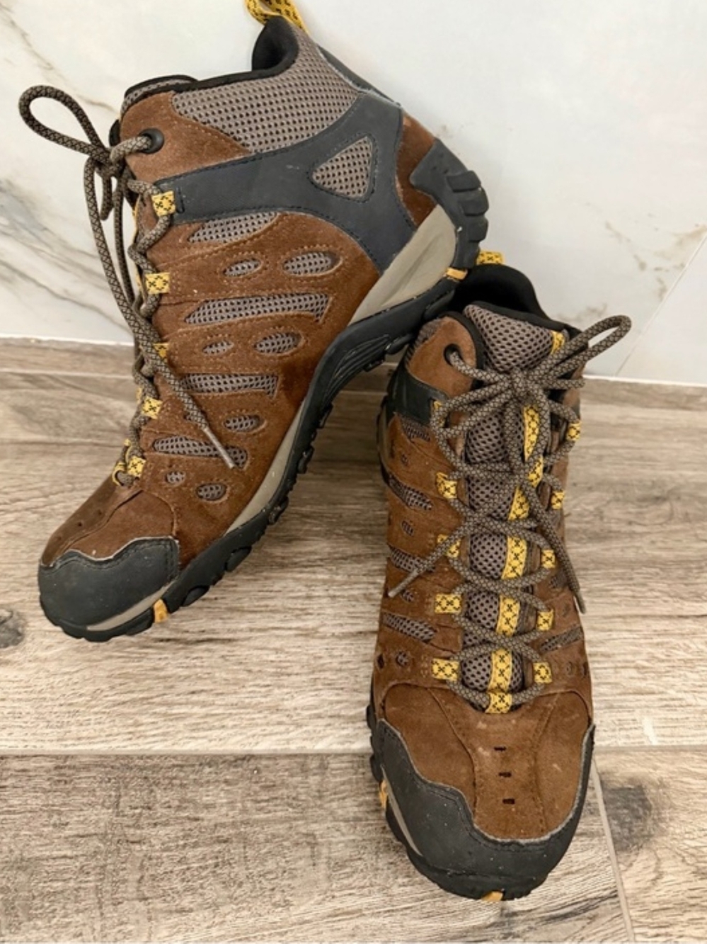 Merrell Crosslander 2 Mid Waterproof hiking boots Size 10.5 Great Condition.